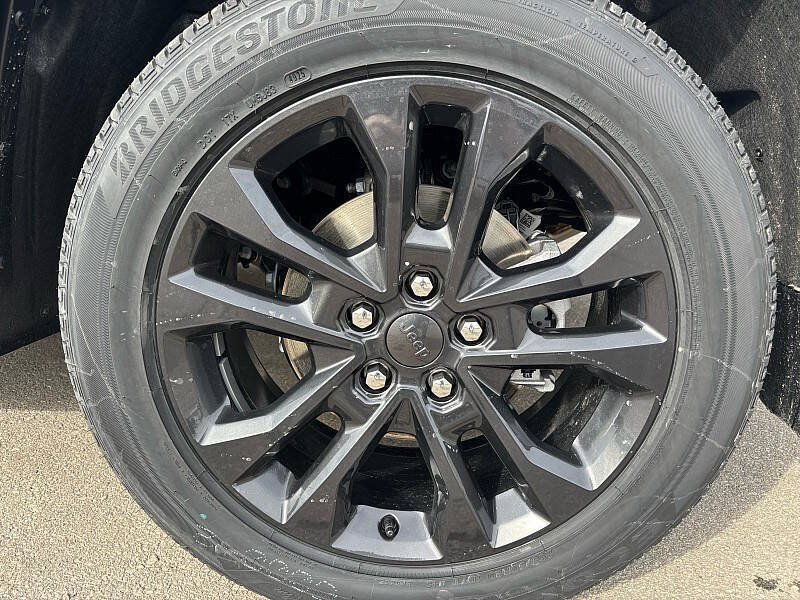 New 2026 Jeep Grand Cherokee Limited AWD/4WD image 9