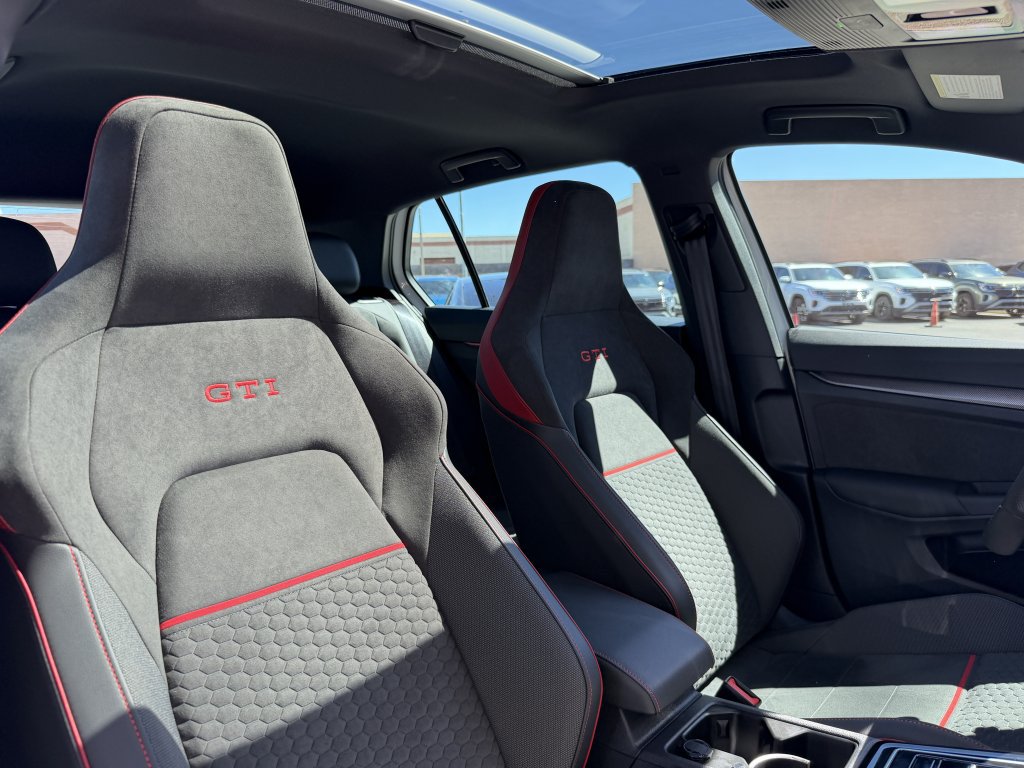 Used 2025 Volkswagen GTI SE FWD image 39
