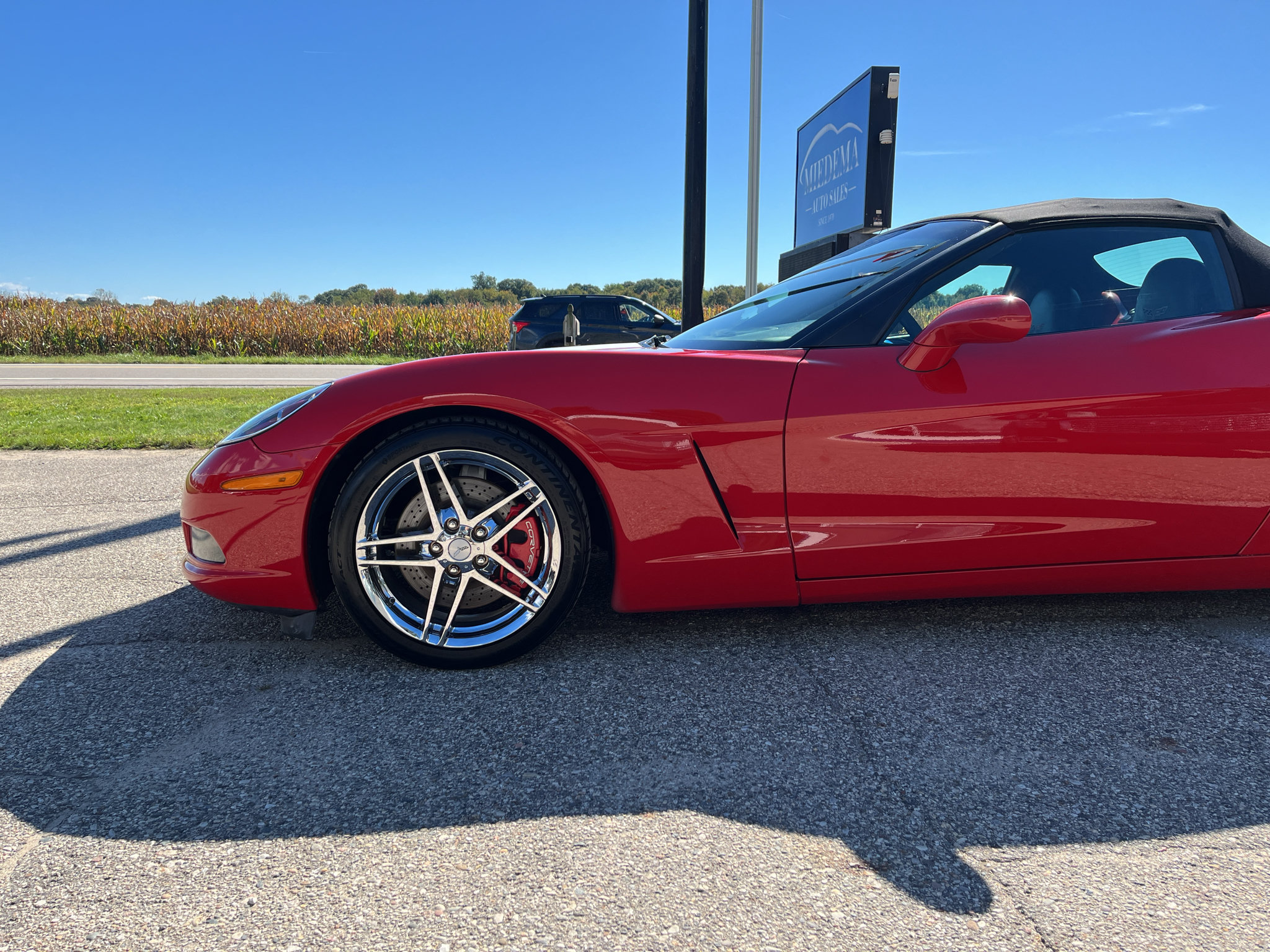 Used 2007 Chevrolet Corvette Convertible w/ Preferred Equipment Group RWD image 2