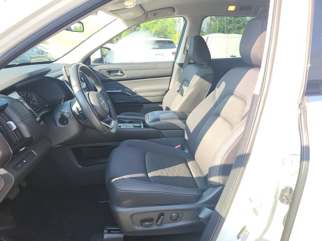 Used 2024 Nissan Pathfinder SV AWD/4WD image 13