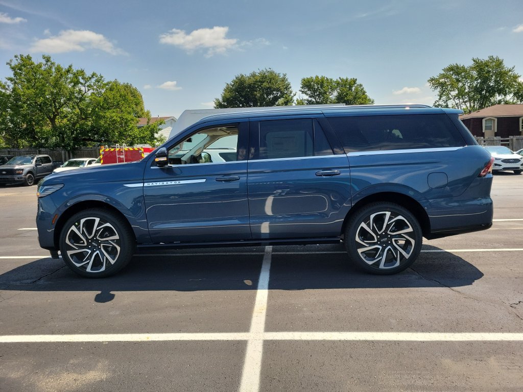 New 2027 Lincoln Navigator L Reserve AWD/4WD image 7