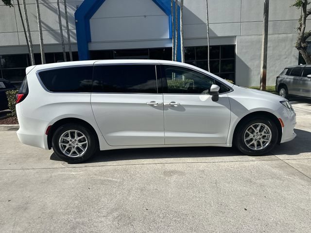 Used 2023 Chrysler Voyager LX FWD image 16