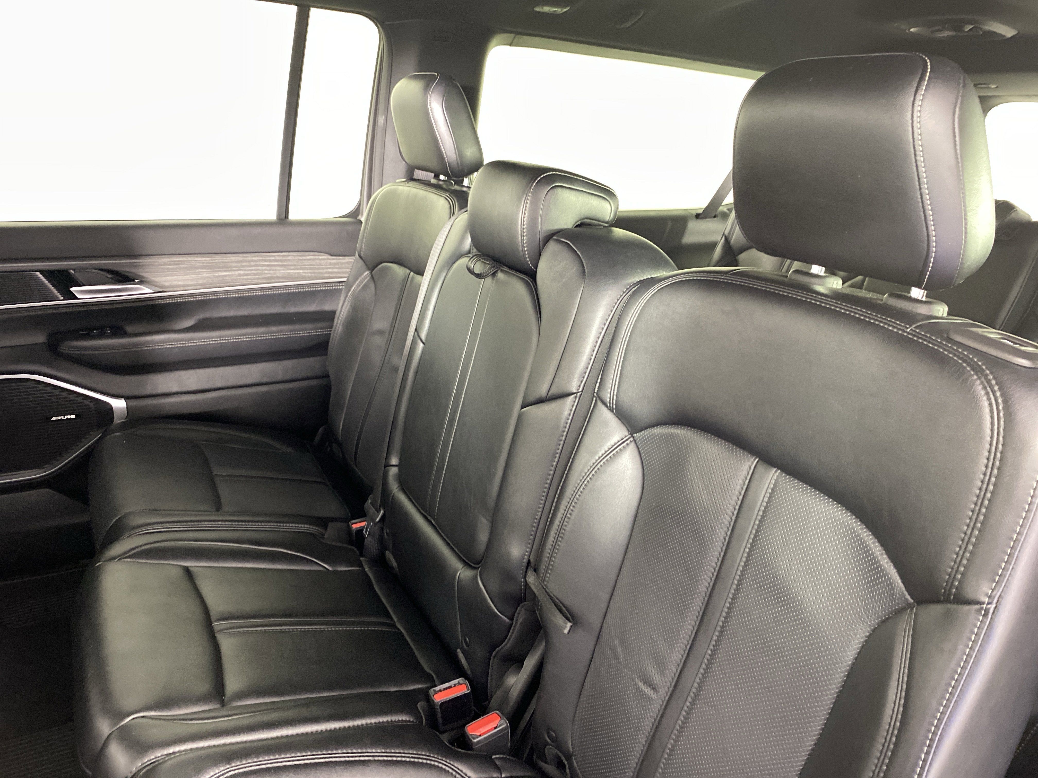 Used 2024 Jeep Wagoneer L Series II w/ Flexible Seating Group image 31