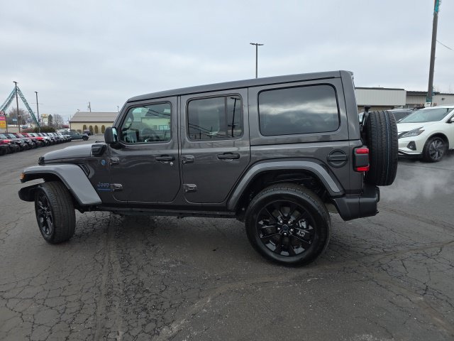 Used 2025 Jeep Wrangler Unlimited Sahara w/ Safety Group AWD/4WD image 4