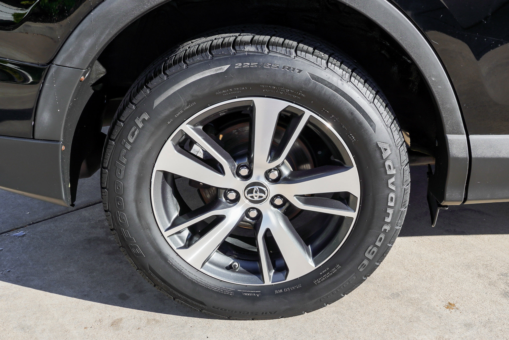 Used 2018 Toyota RAV4 XLE image 11