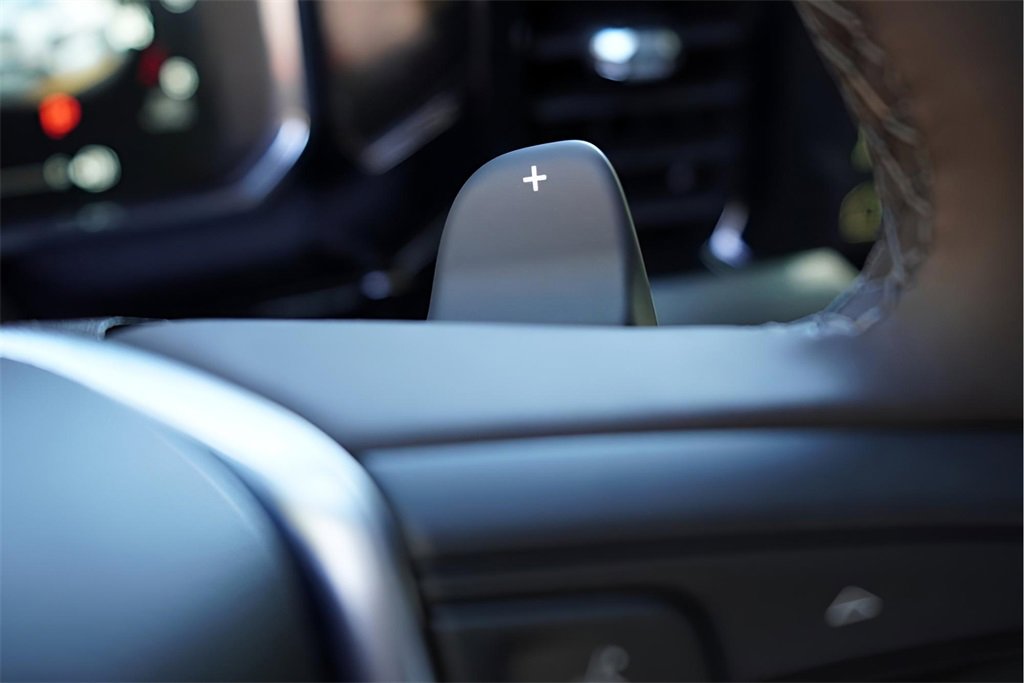 New 2026 GMC Sierra 1500 SLT image 17