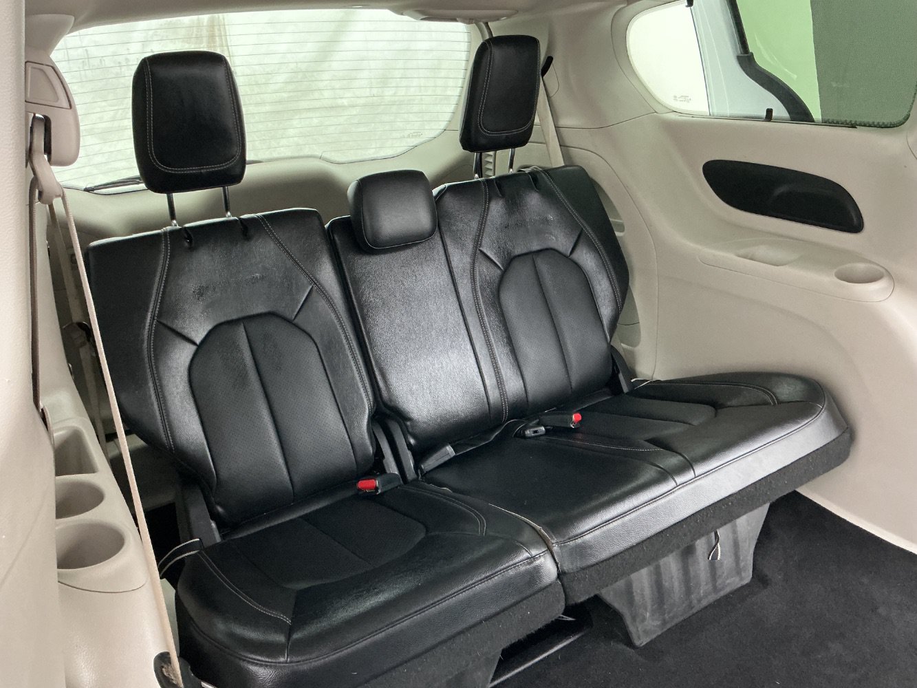 Used 2022 Chrysler Pacifica Touring-L FWD image 23