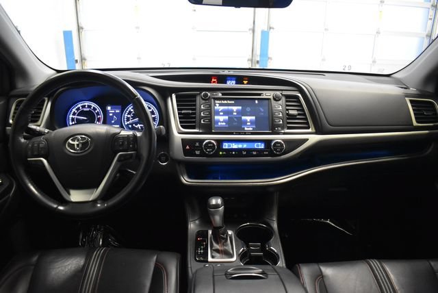 Used 2019 Toyota Highlander SE AWD/4WD image 5