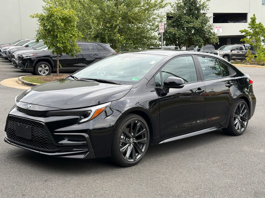 Used 2025 Toyota Corolla SE FWD image 2