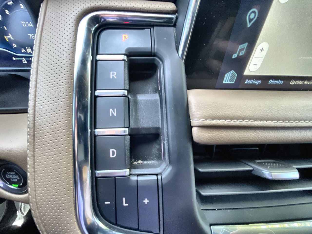 Used 2023 Chevrolet Suburban Premier AWD/4WD image 16