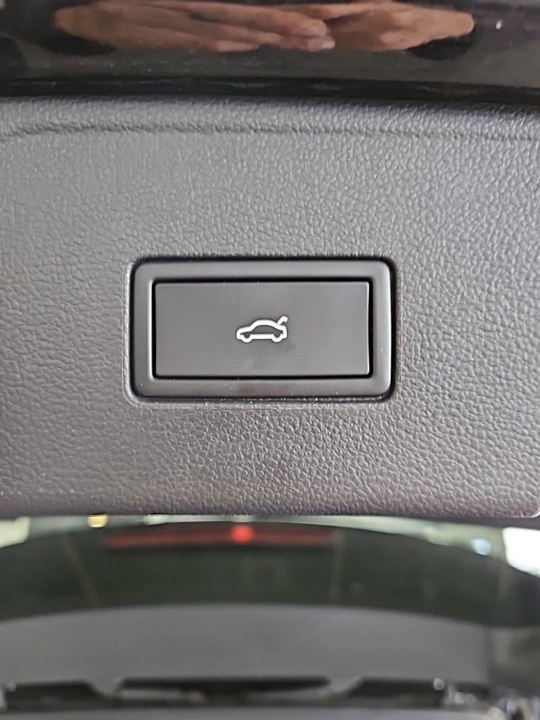 Used 2025 Volkswagen Atlas Peak Edition SE image 22