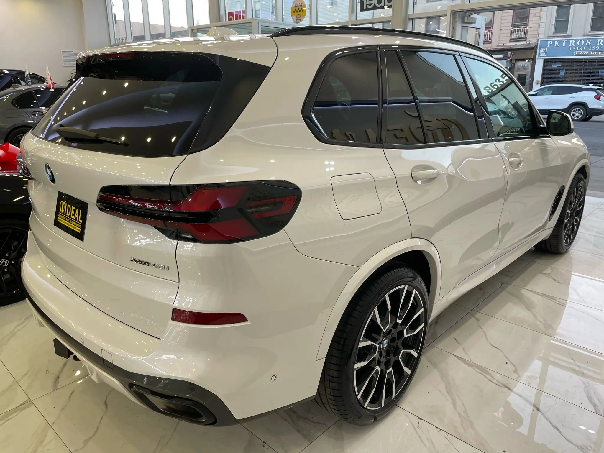 Used 2024 BMW X5 xDrive40i w/ M Sport Package image 6