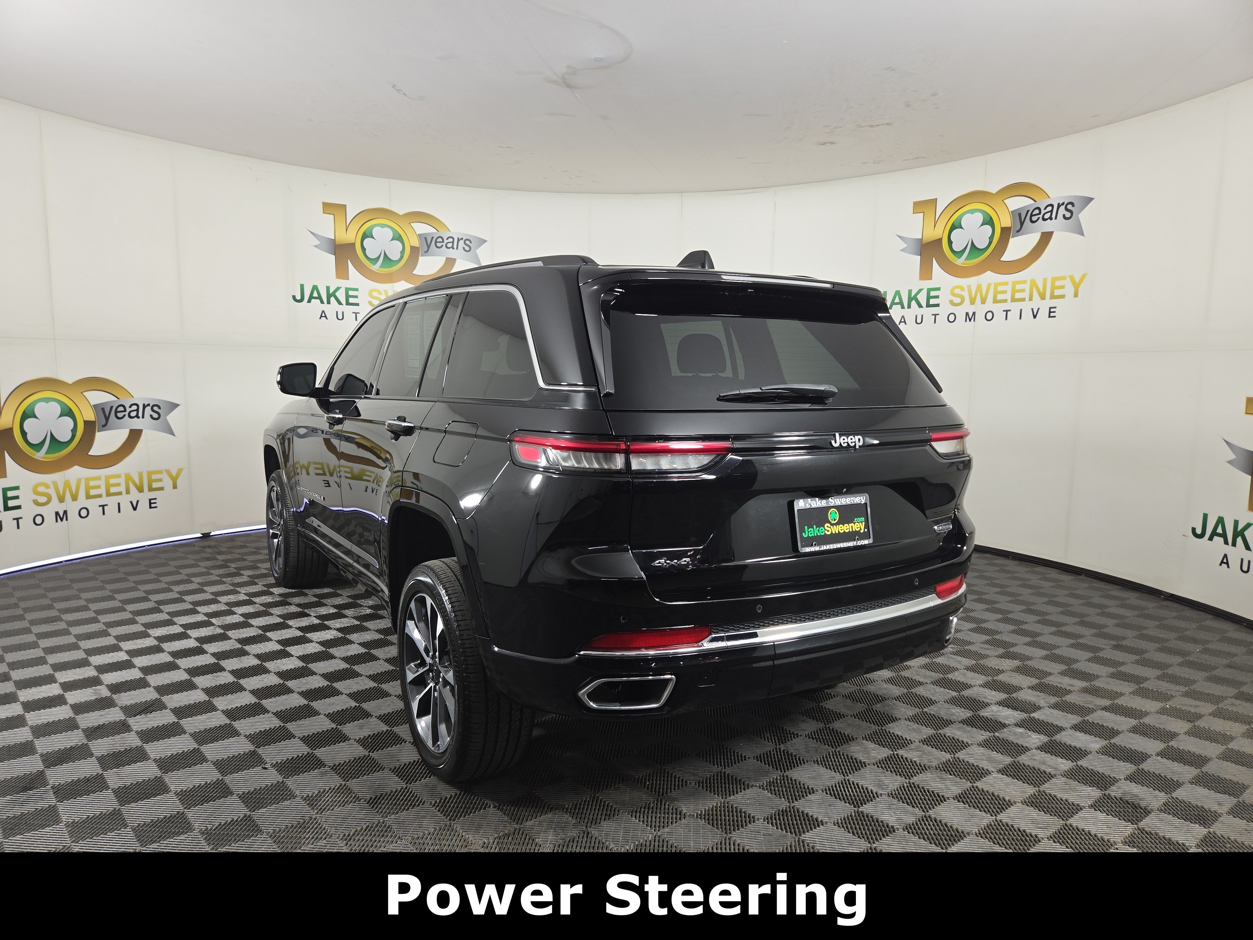Used 2023 Jeep Grand Cherokee Overland AWD/4WD image 6