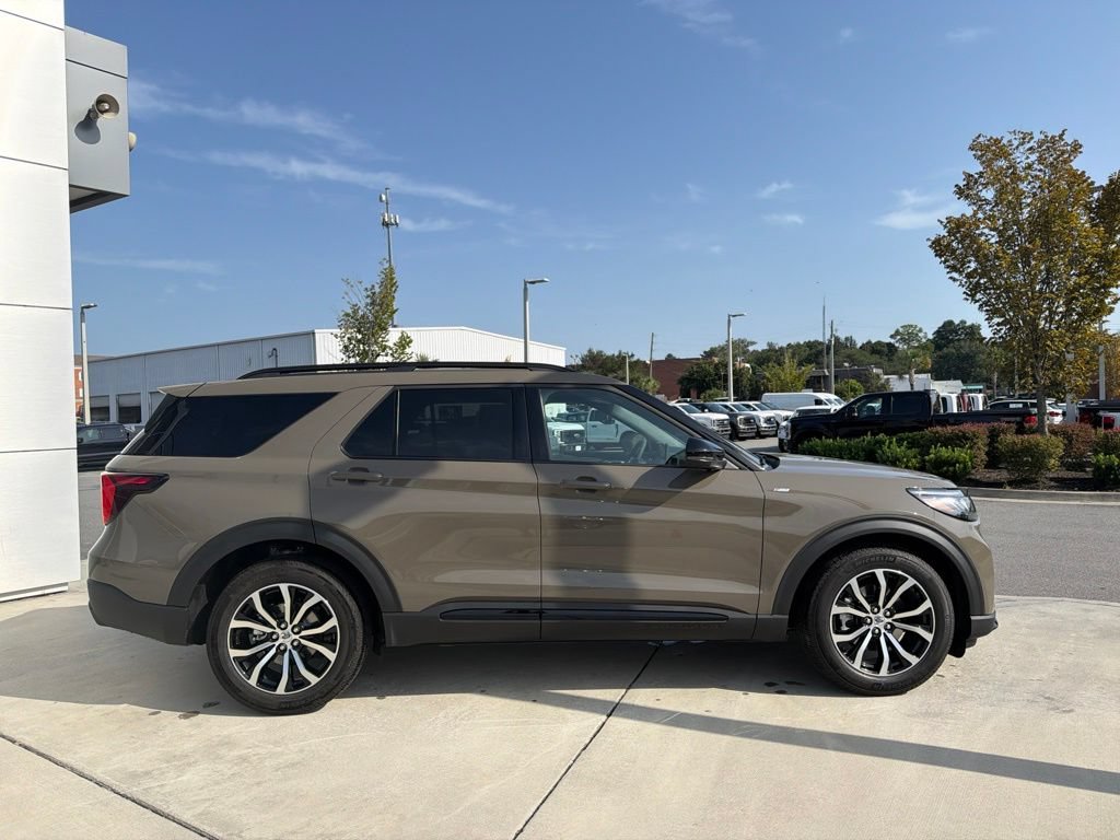 Certified 2026 Ford Explorer ST-Line RWD video 2