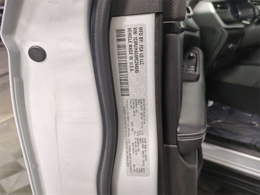 Used 2024 Jeep Grand Cherokee Altitude image 33