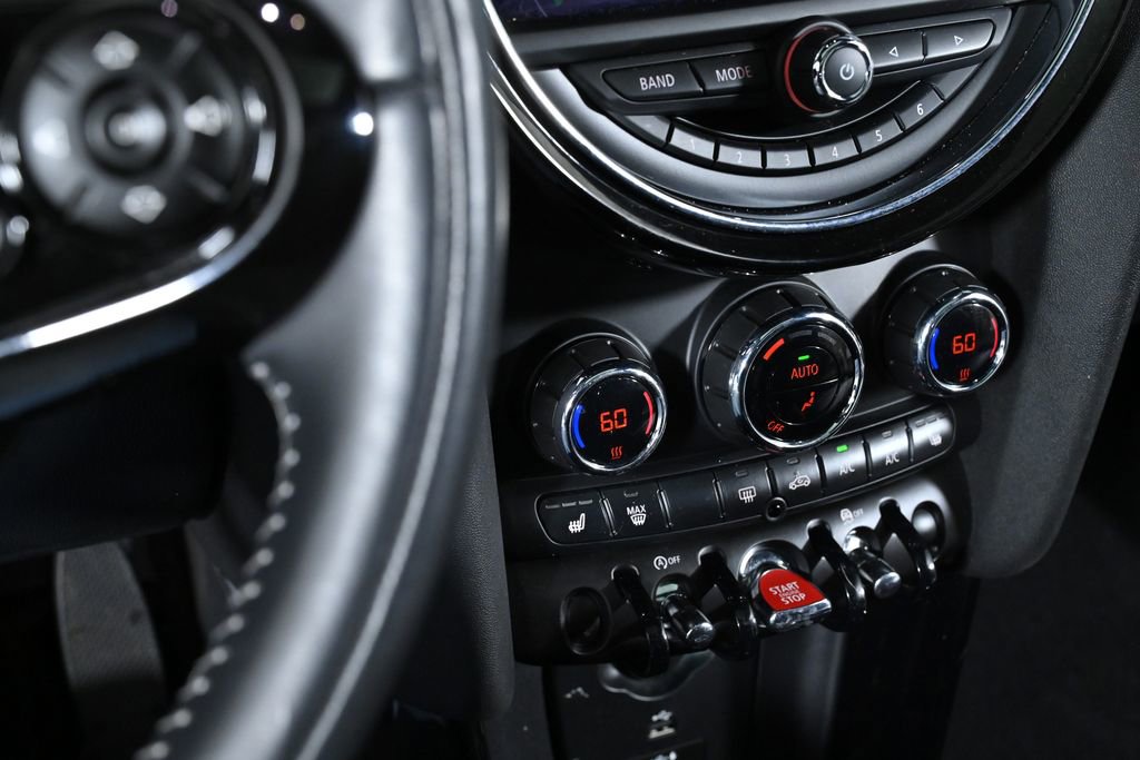 Used 2021 MINI Cooper 2-Door Hardtop image 17