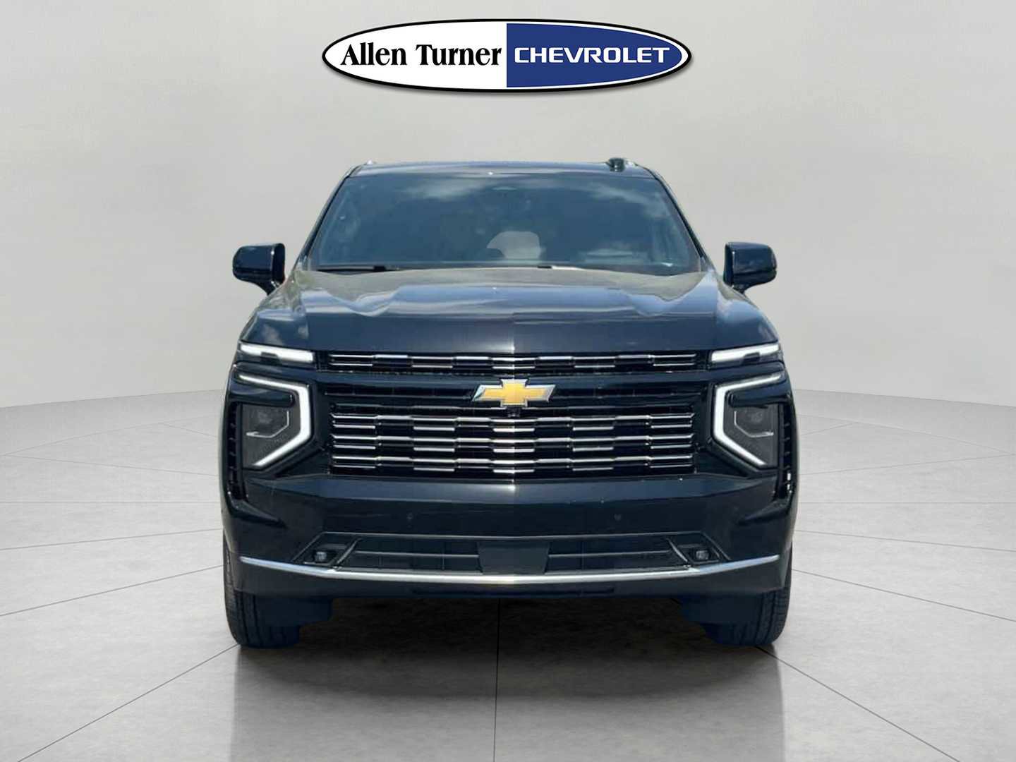 New 2026 Chevrolet Suburban High Country image 2
