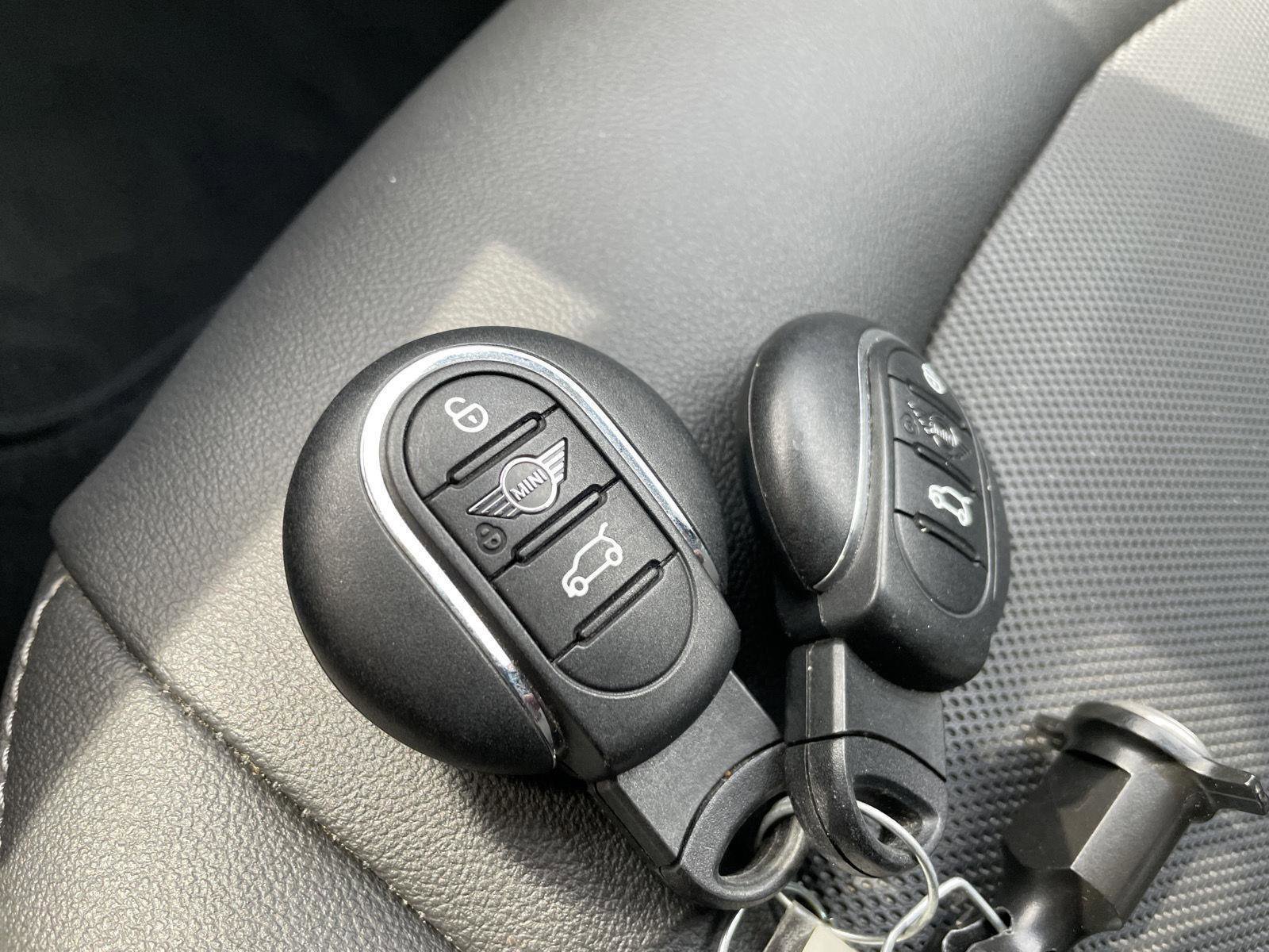 Used 2023 MINI Cooper 2-Door Hardtop FWD image 30