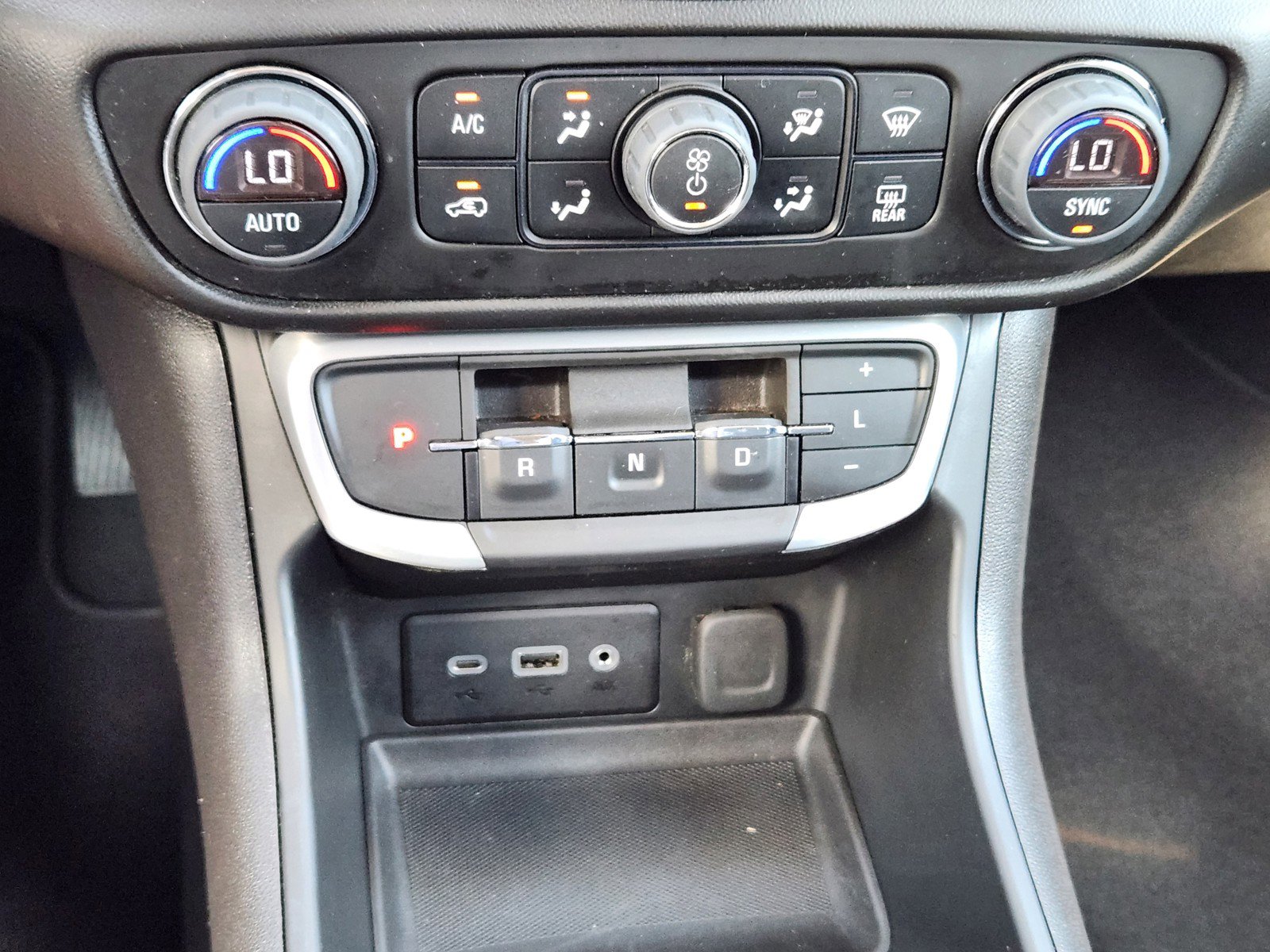 Used 2022 GMC Terrain SLE w/ Driver Convenience Package FWD image 14