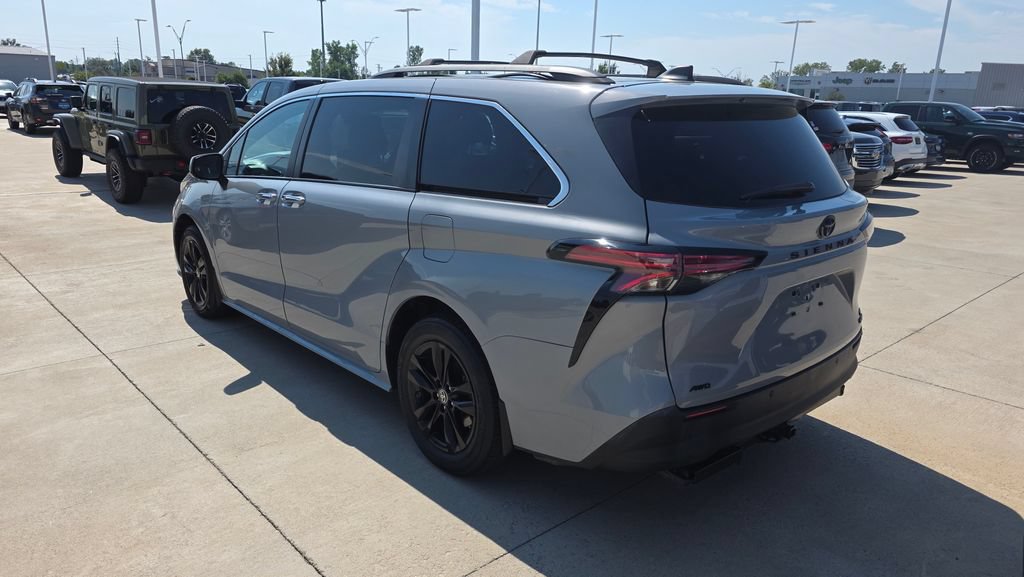 Used 2022 Toyota Sienna XLE Woodland Edition AWD/4WD image 3