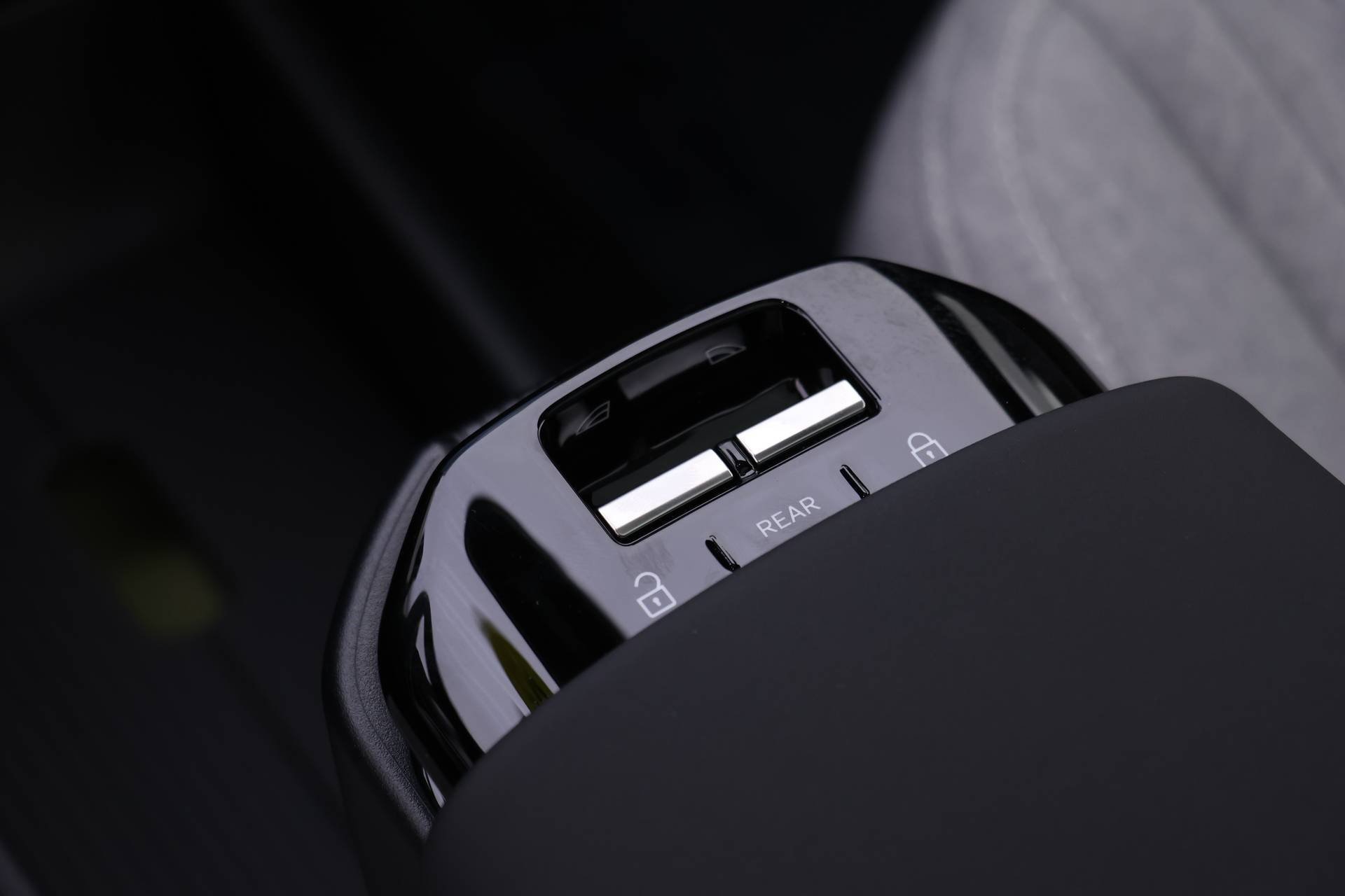 New 2025 Volvo EX30 Ultra w/ Protection Package Premier image 13