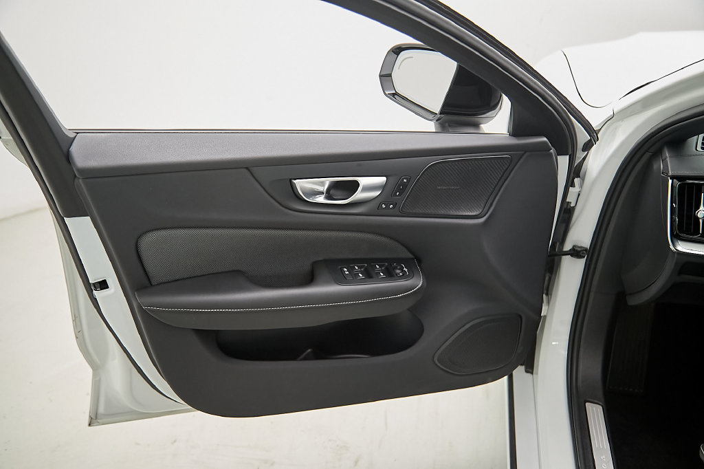 Certified 2025 Volvo S60 B5 Ultra AWD/4WD image 10