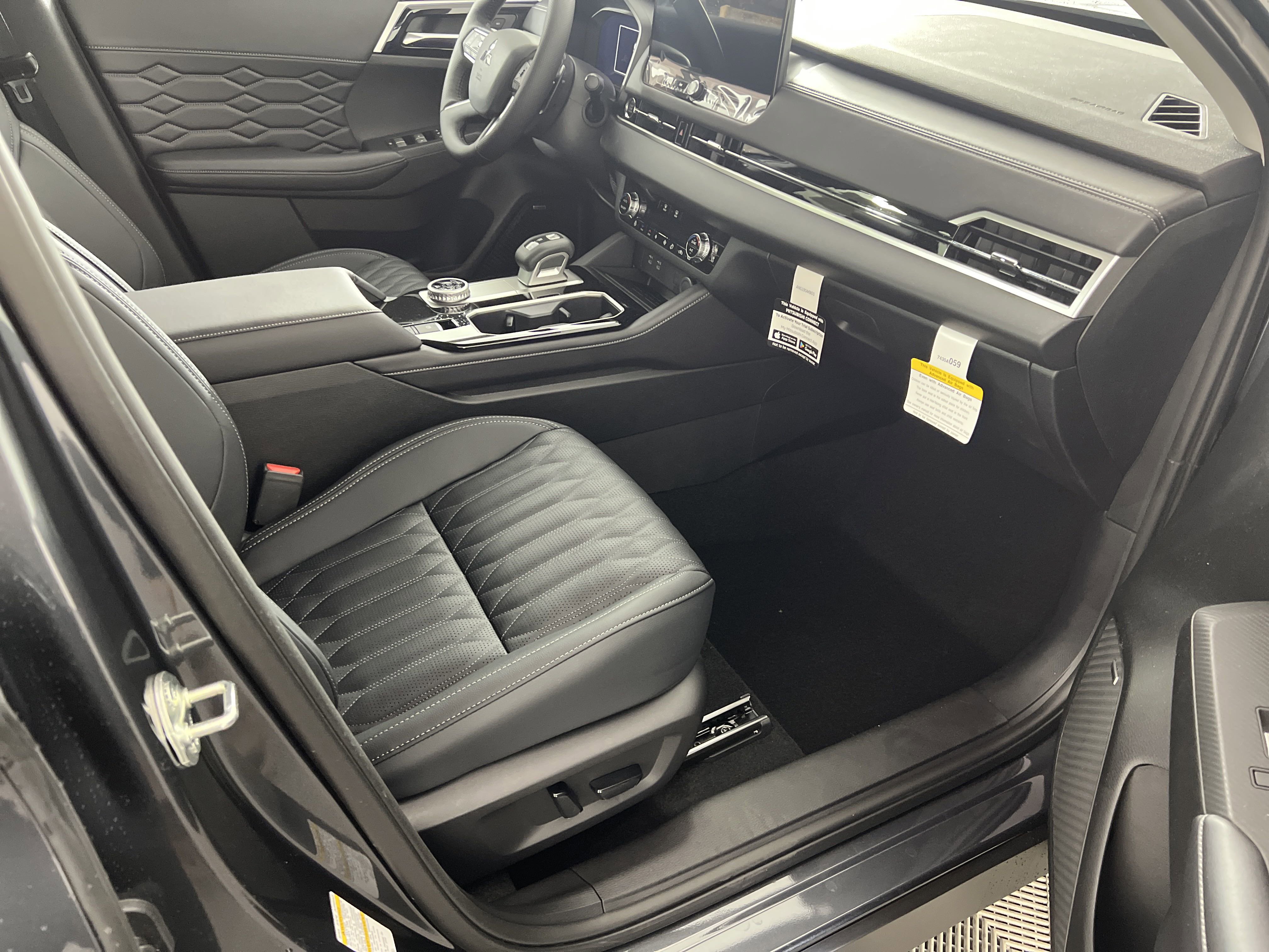 New 2025 Mitsubishi Outlander SEL image 14