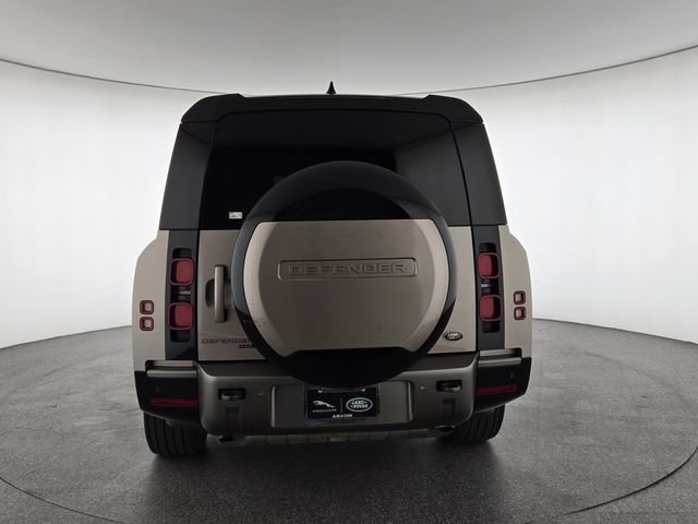 Used 2023 Land Rover Defender 130 X-Dynamic SE AWD/4WD image 7