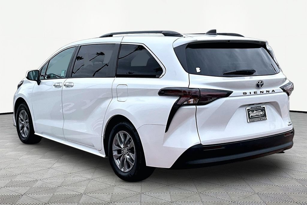 Used 2023 Toyota Sienna XLE FWD image 6