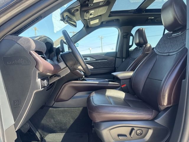 Used 2025 Ford Explorer Platinum w/ LUX Leather Package AWD/4WD image 2
