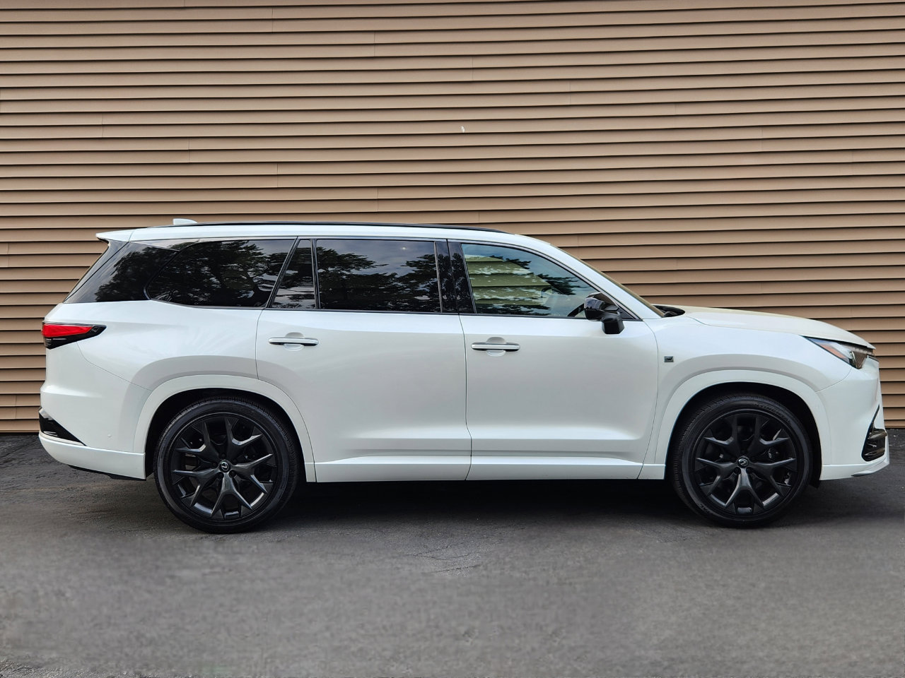 Used 2024 Lexus TX 500h AWD image 7