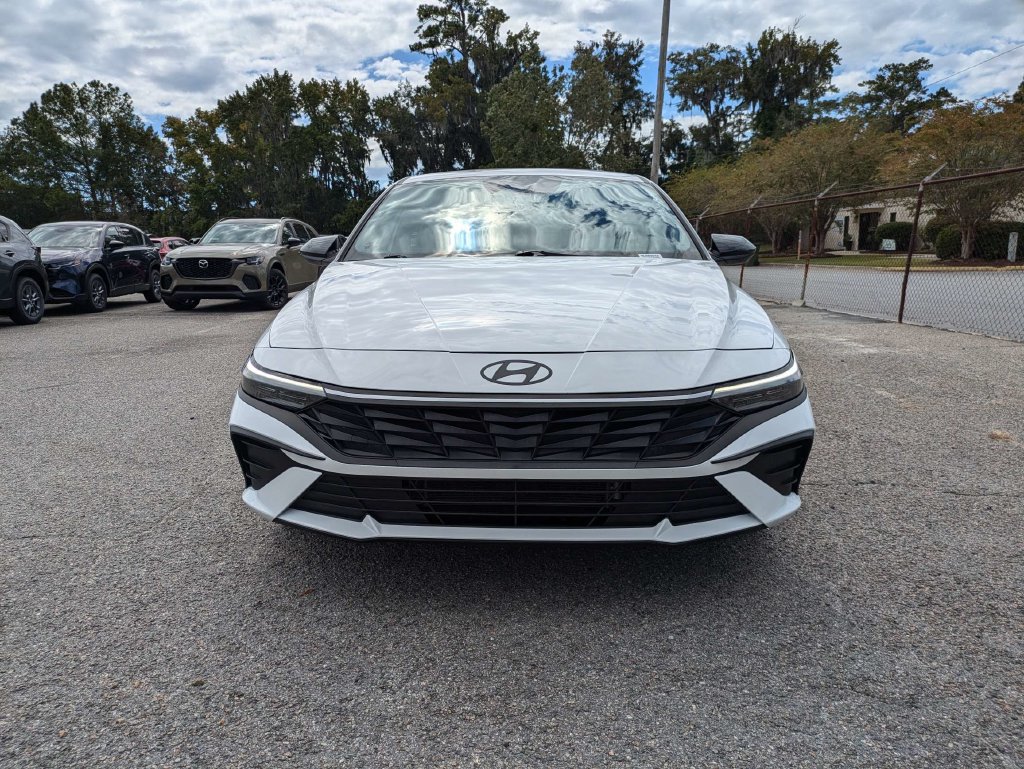Used 2025 Hyundai Elantra SEL FWD image 9