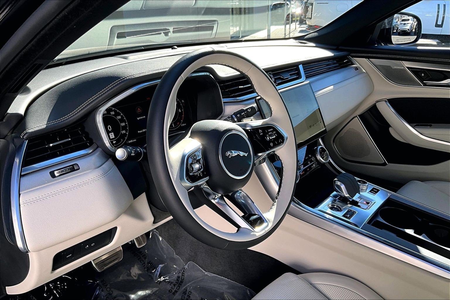 Used 2024 Jaguar XF R-Dynamic SE image 13