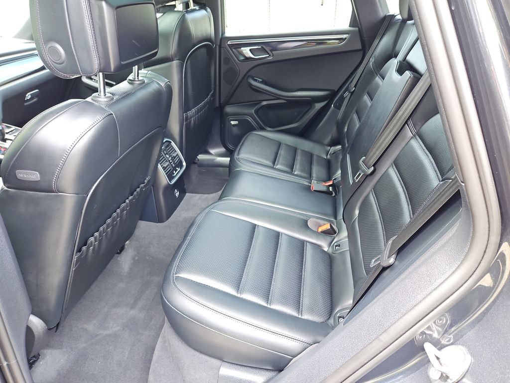Certified 2026 Porsche Macan AWD/4WD image 37