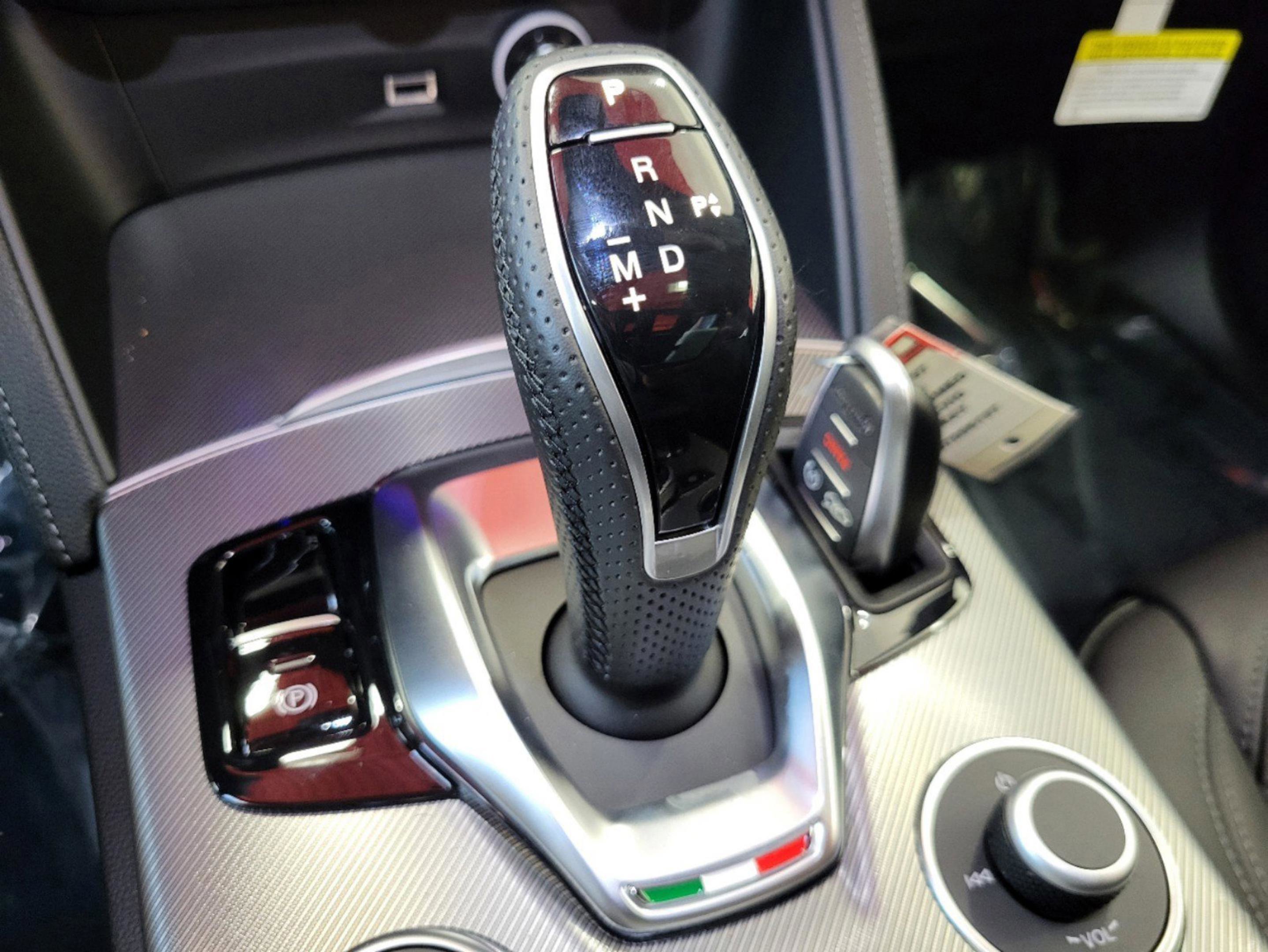 New 2025 Alfa Romeo Stelvio Sprint image 54