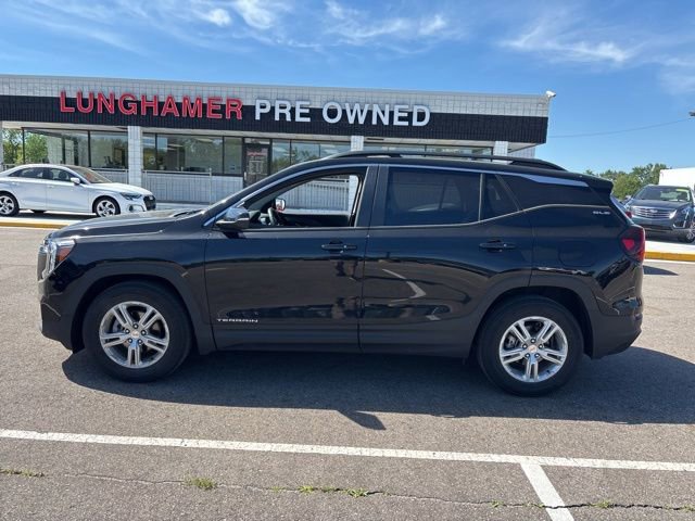 Used 2023 GMC Terrain SLE w/ Driver Convenience Package FWD image 11