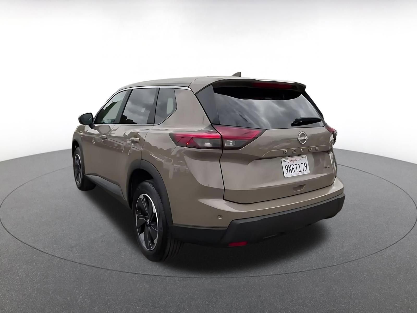 Used 2025 Nissan Rogue SV AWD/4WD image 11