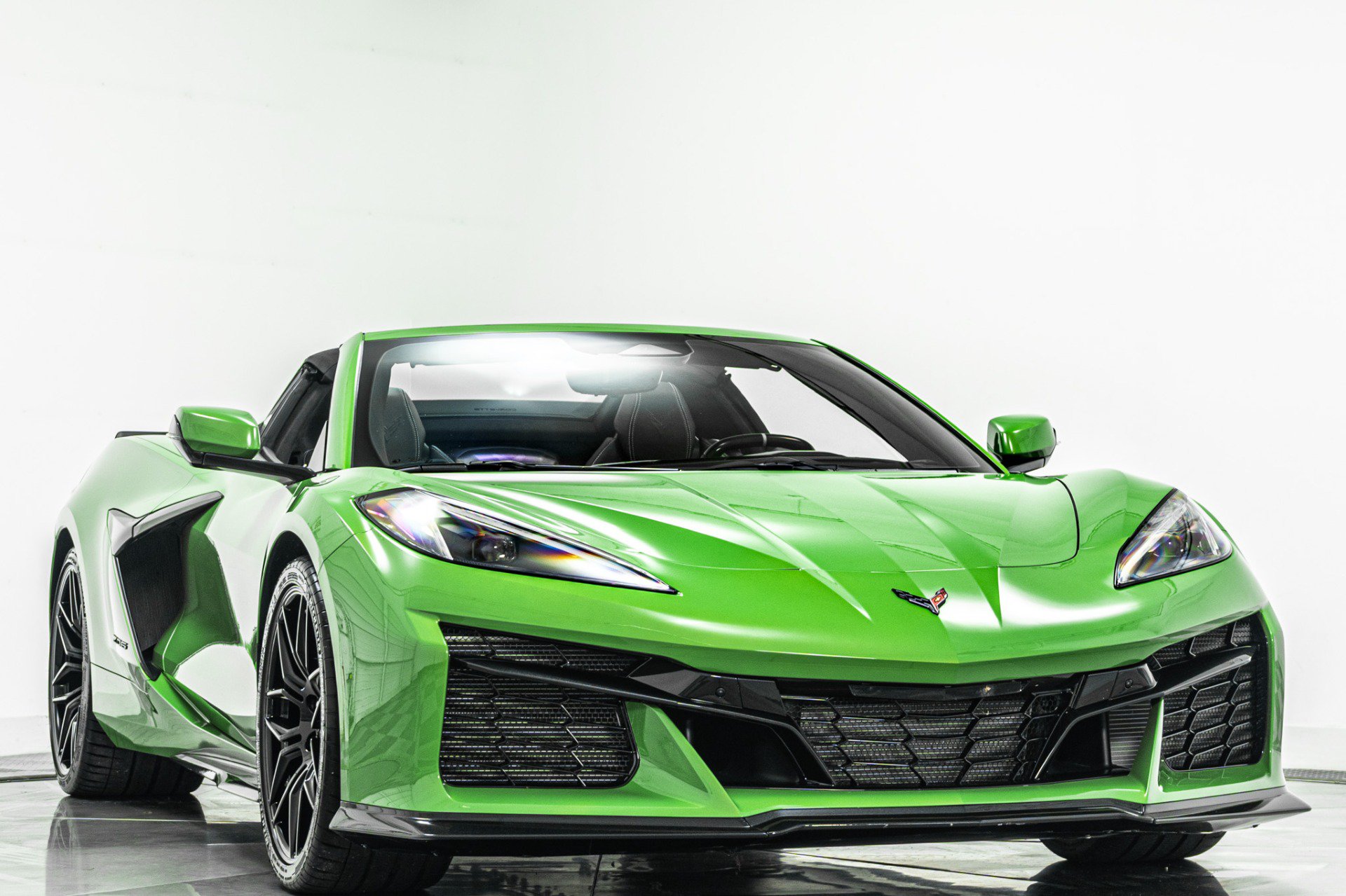 Used 2026 Chevrolet Corvette Z06 RWD image 3