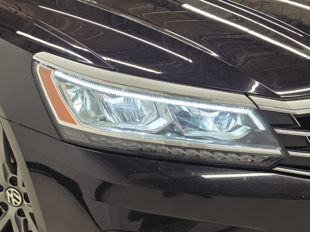 Used 2017 Volkswagen Passat 1.8T R-Line w/ R-Line Lighting Package image 48