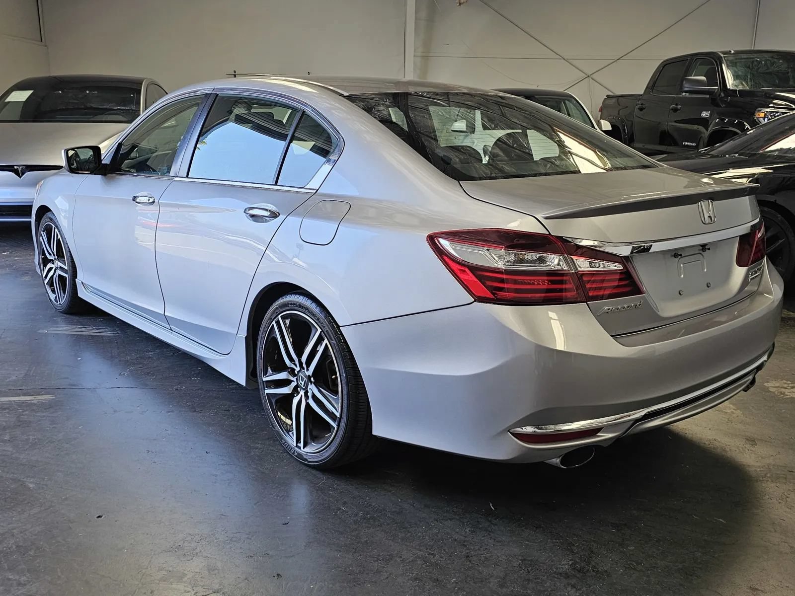 Used 2017 Honda Accord Sport Special Edition image 2