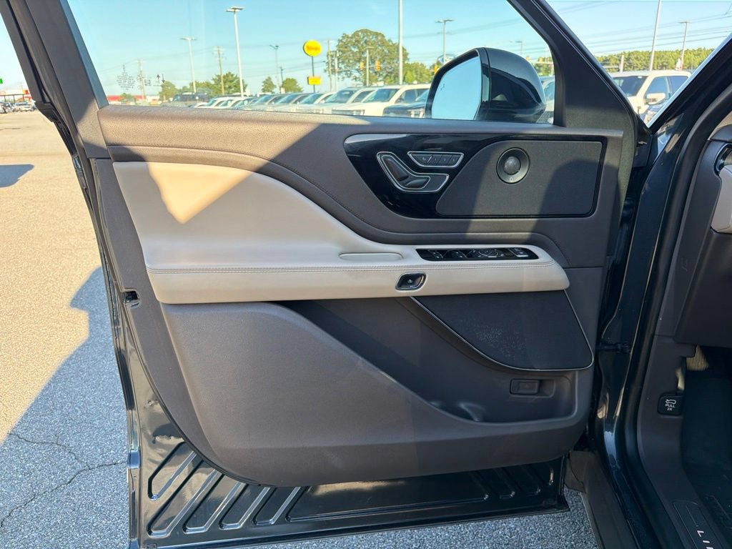 Used 2021 Lincoln Aviator Reserve w/ Equipment Group 201A AWD/4WD image 13