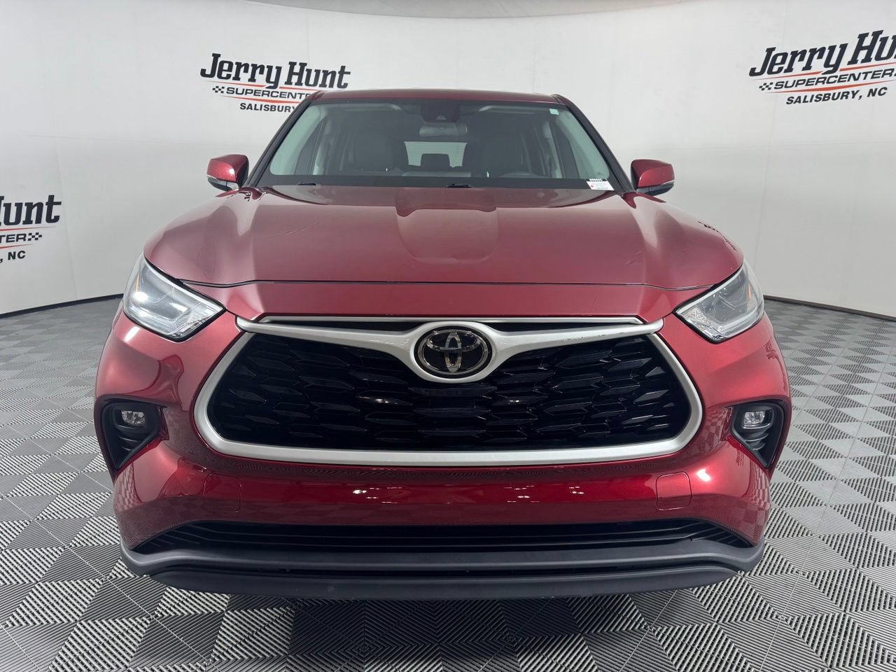 Used 2021 Toyota Highlander LE FWD image 4