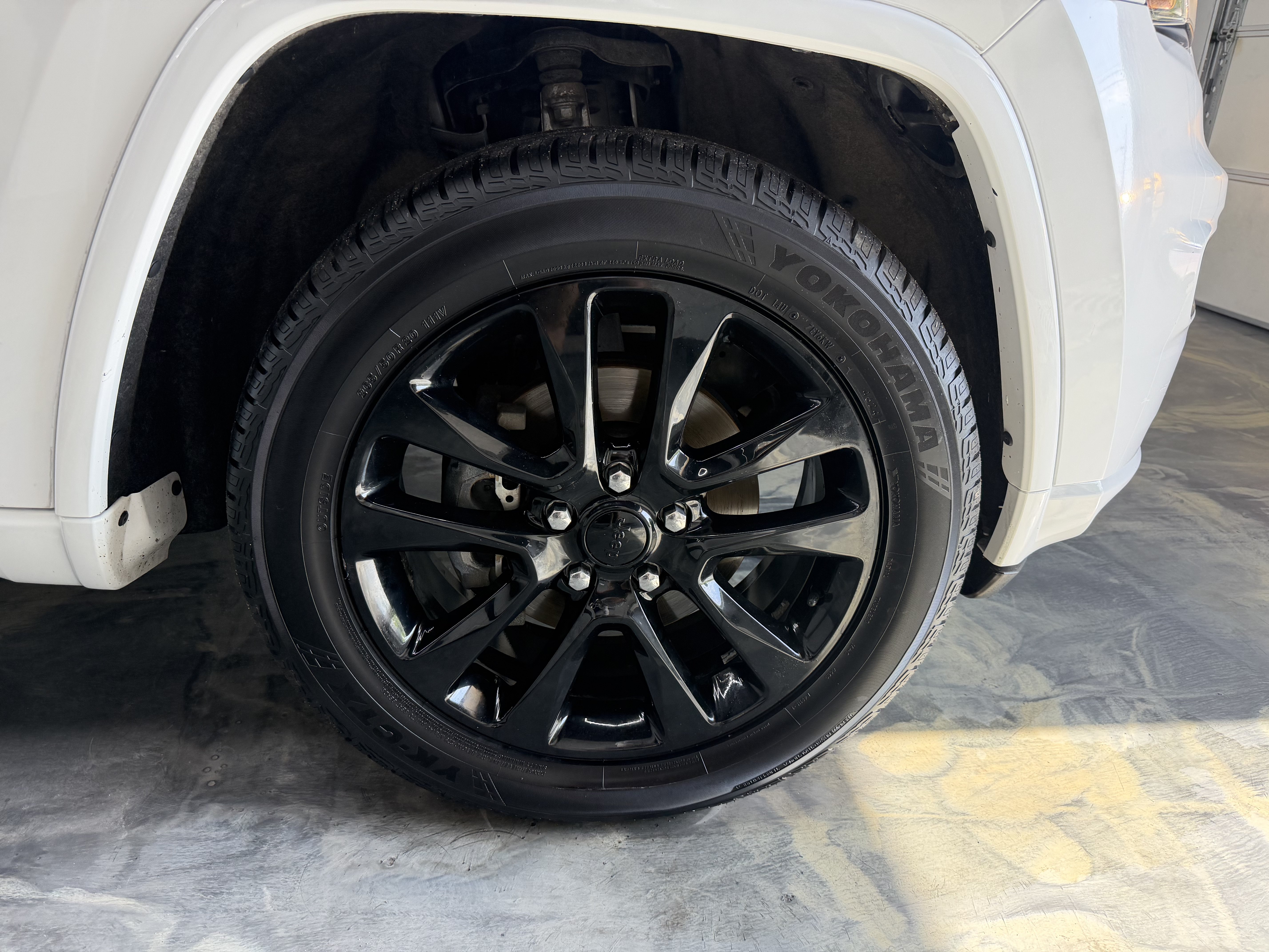 Used 2017 Jeep Grand Cherokee Altitude AWD/4WD image 28