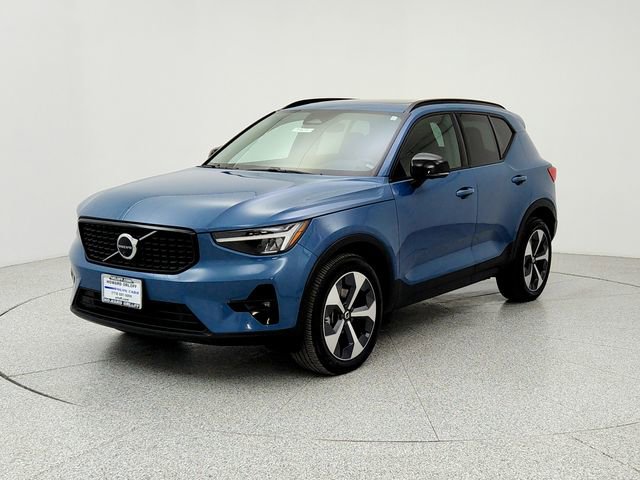 Used 2023 Volvo XC40 B5 Plus w/ Driver Assist Package image 1