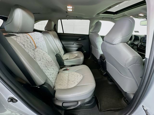 Certified 2023 Toyota Highlander Bronze Edition image 30