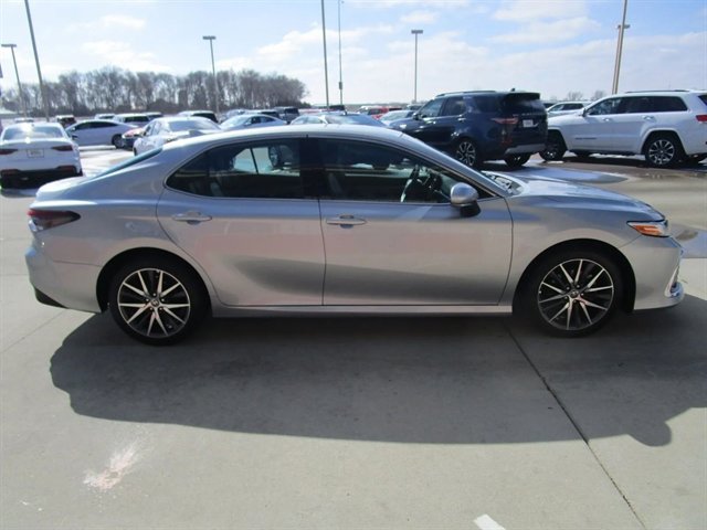 Used 2024 Toyota Camry XLE FWD image 5