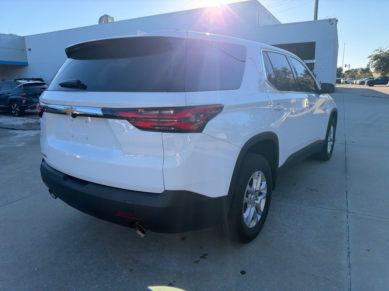 Used 2023 Chevrolet Traverse LS FWD image 5