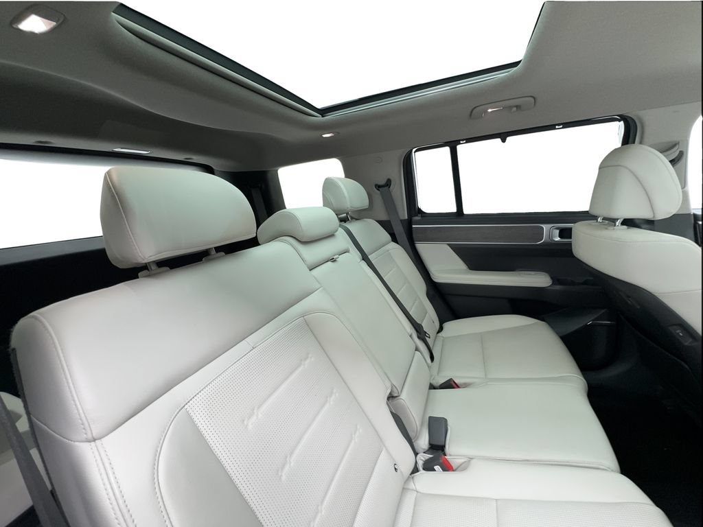 Used 2025 Hyundai Santa Fe Limited FWD image 28