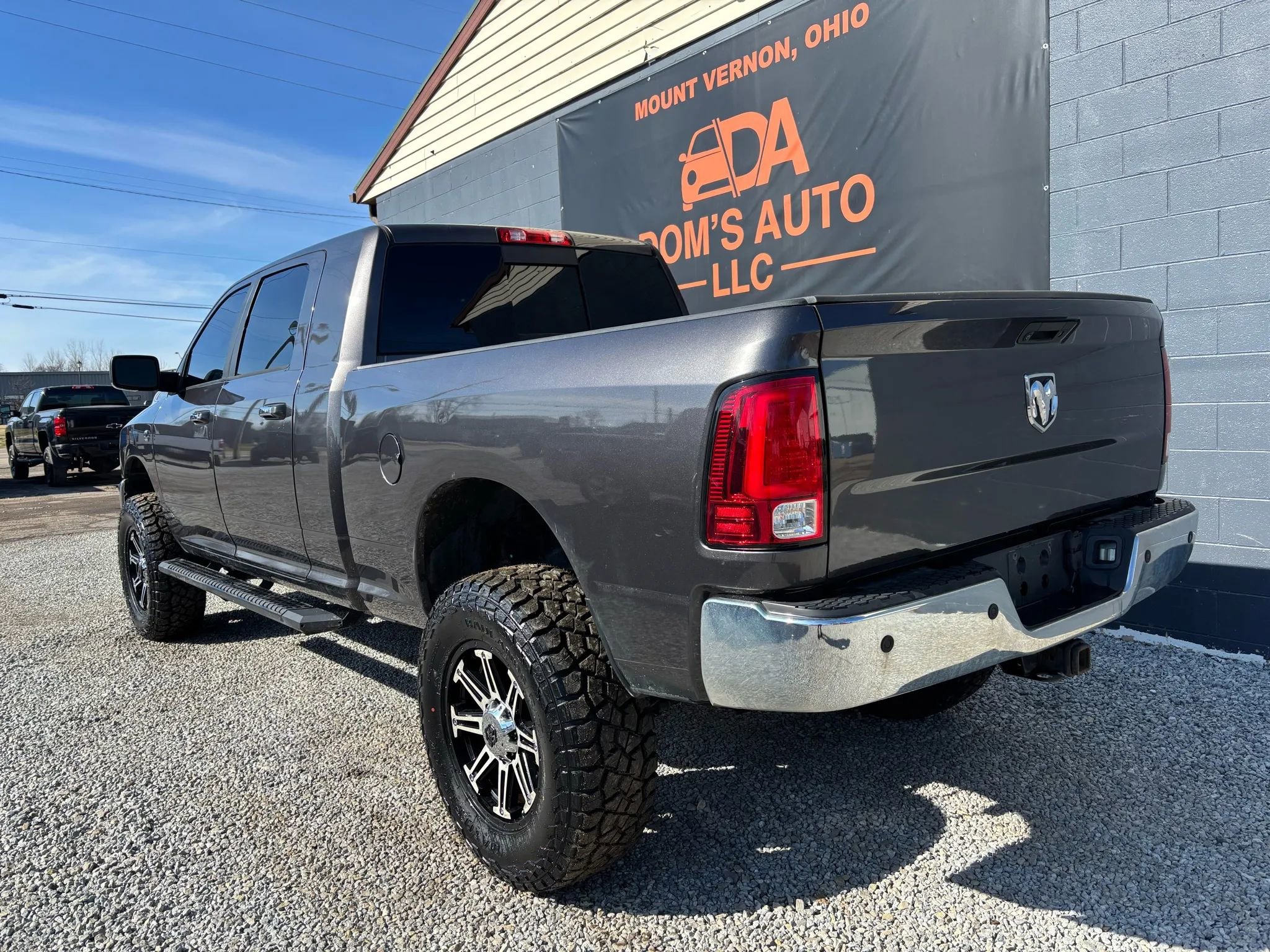 Used 2016 RAM 2500 SLT w/ Luxury Group image 3