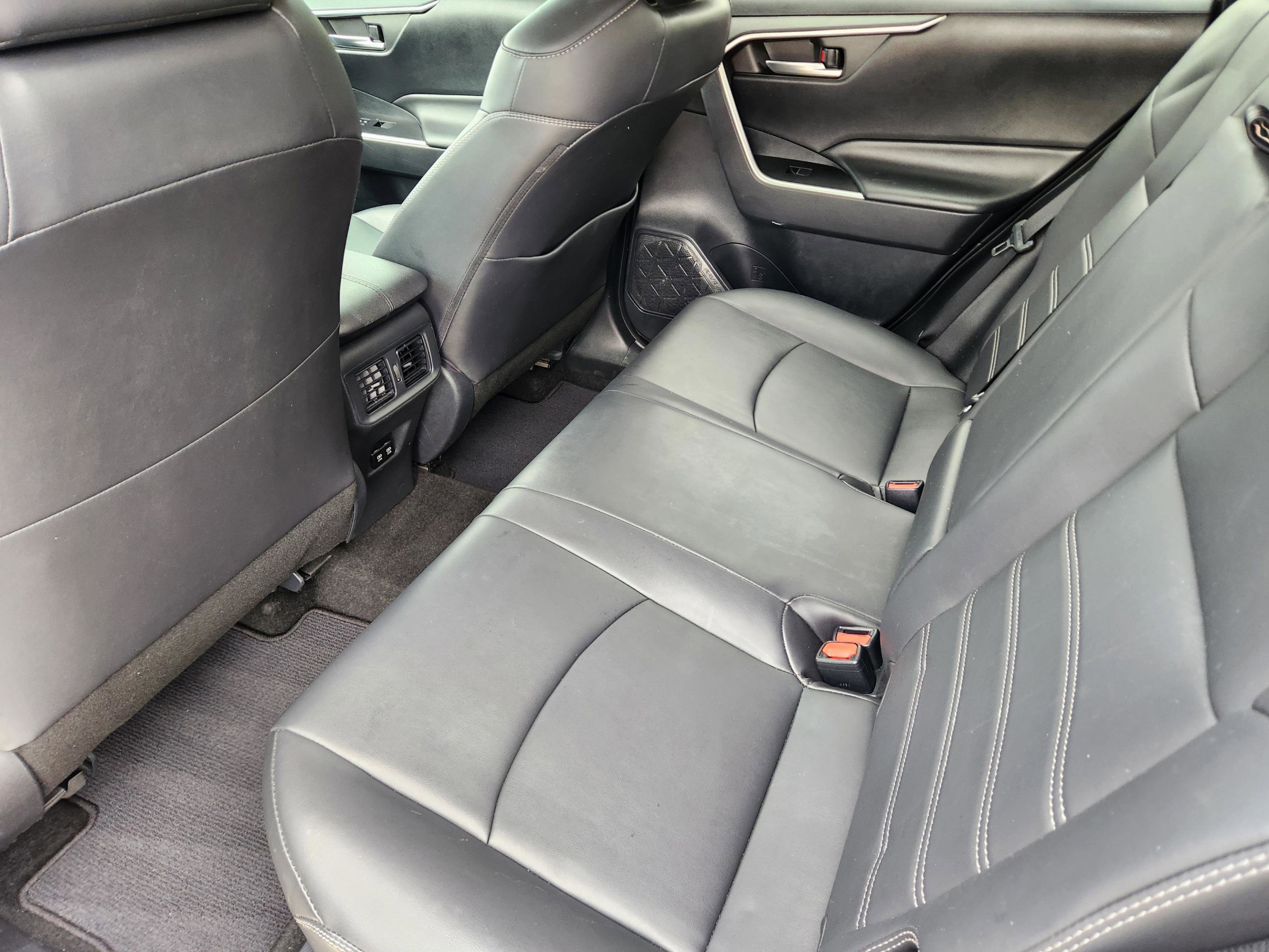 Used 2019 Toyota RAV4 XLE Premium FWD image 25